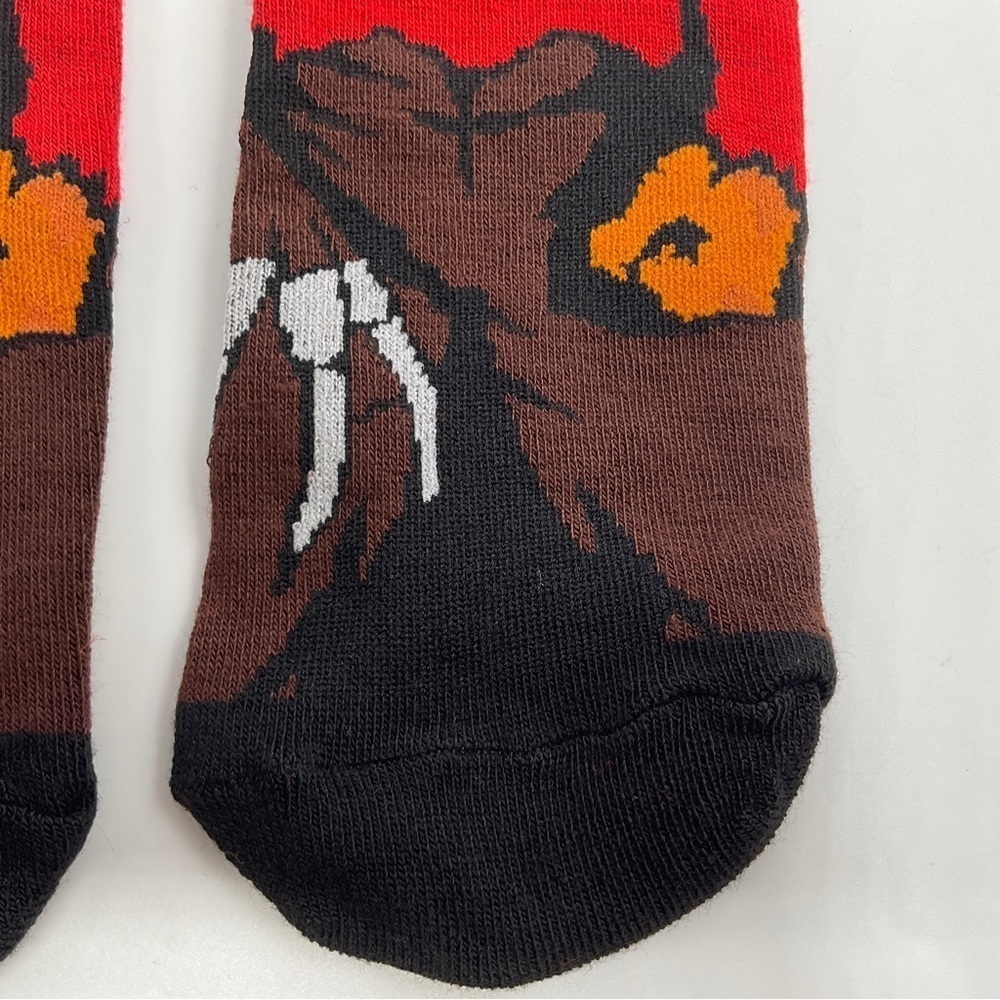 Halloween Socks Freddy Krueger Fits Size 6-12 Crew Horror Movie Unisex Striped - Picture 3 of 4